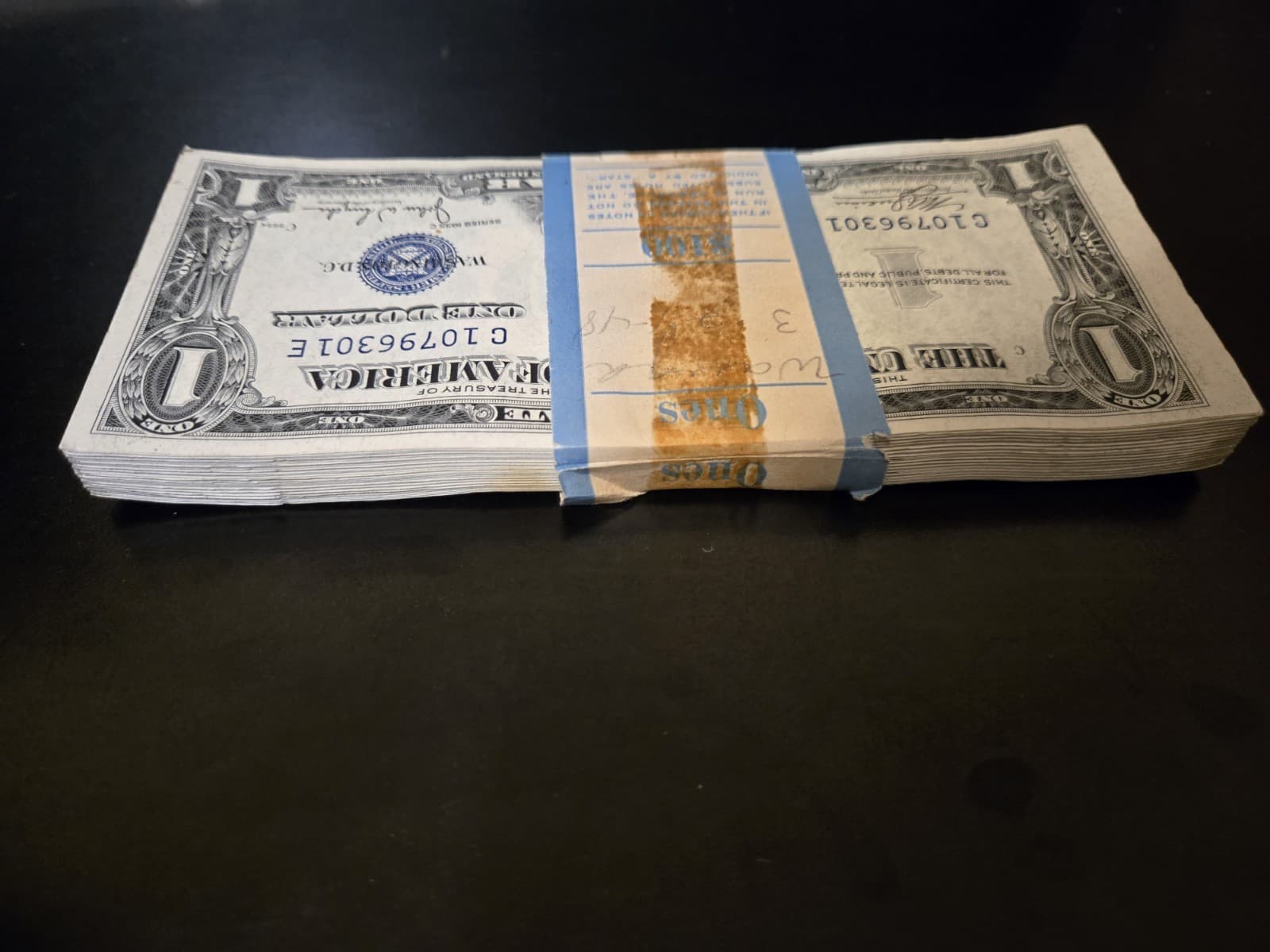 1935-C (2) Sequential Packs -  200 Sequential $1 Silver Certificates No Motto view 8