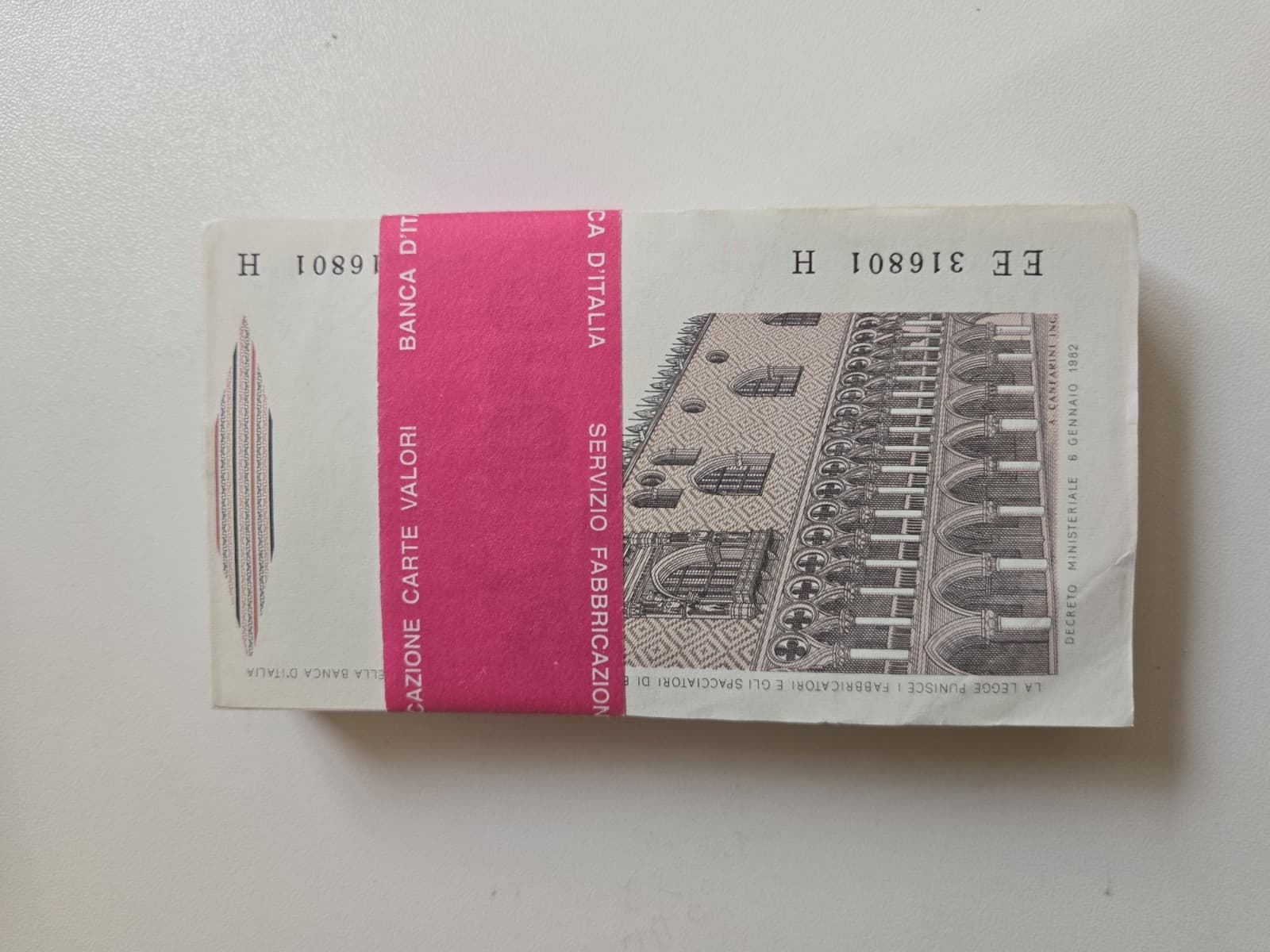 Italy 1000 Lire, 1982, P-109b, Sequential Bundle Pack Of 99 view 3
