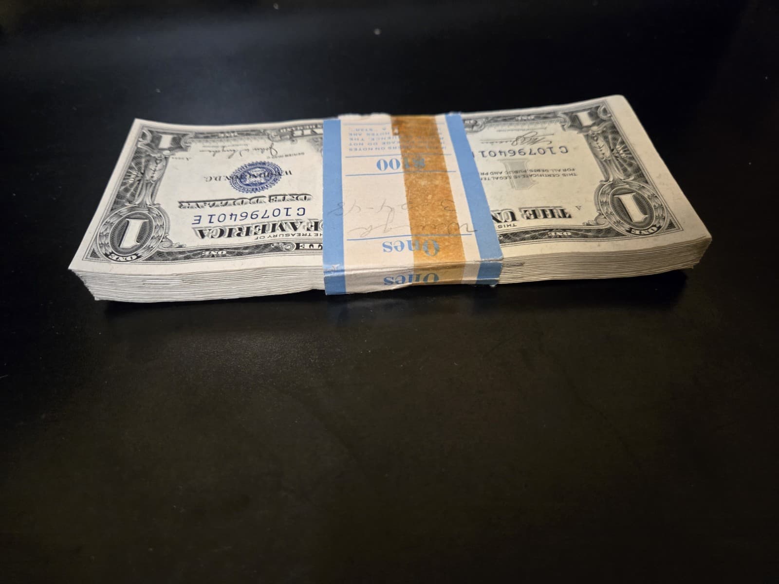 1935-C (2) Sequential Packs -  200 Sequential $1 Silver Certificates No Motto view 4