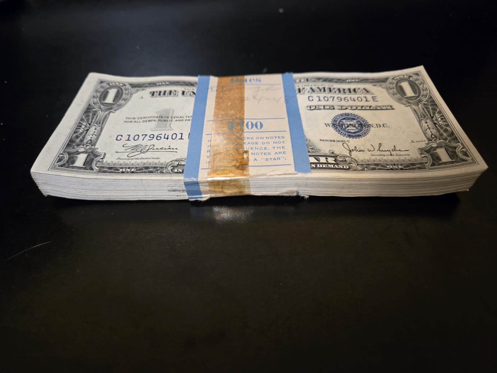1935-C (2) Sequential Packs -  200 Sequential $1 Silver Certificates No Motto view 3