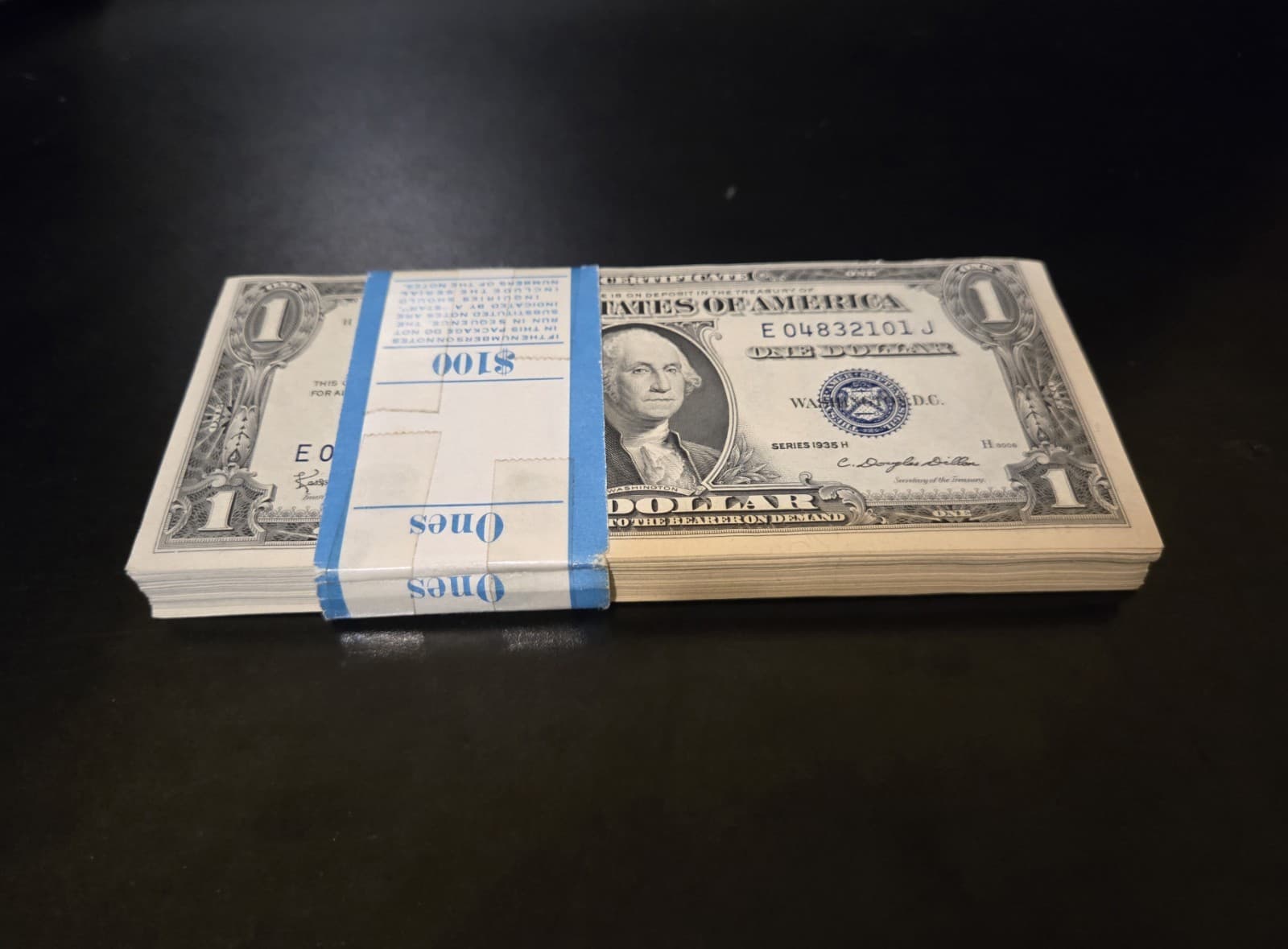 1935-H Pack of  100 Sequential $1 Silver Certificates W Motto view 3