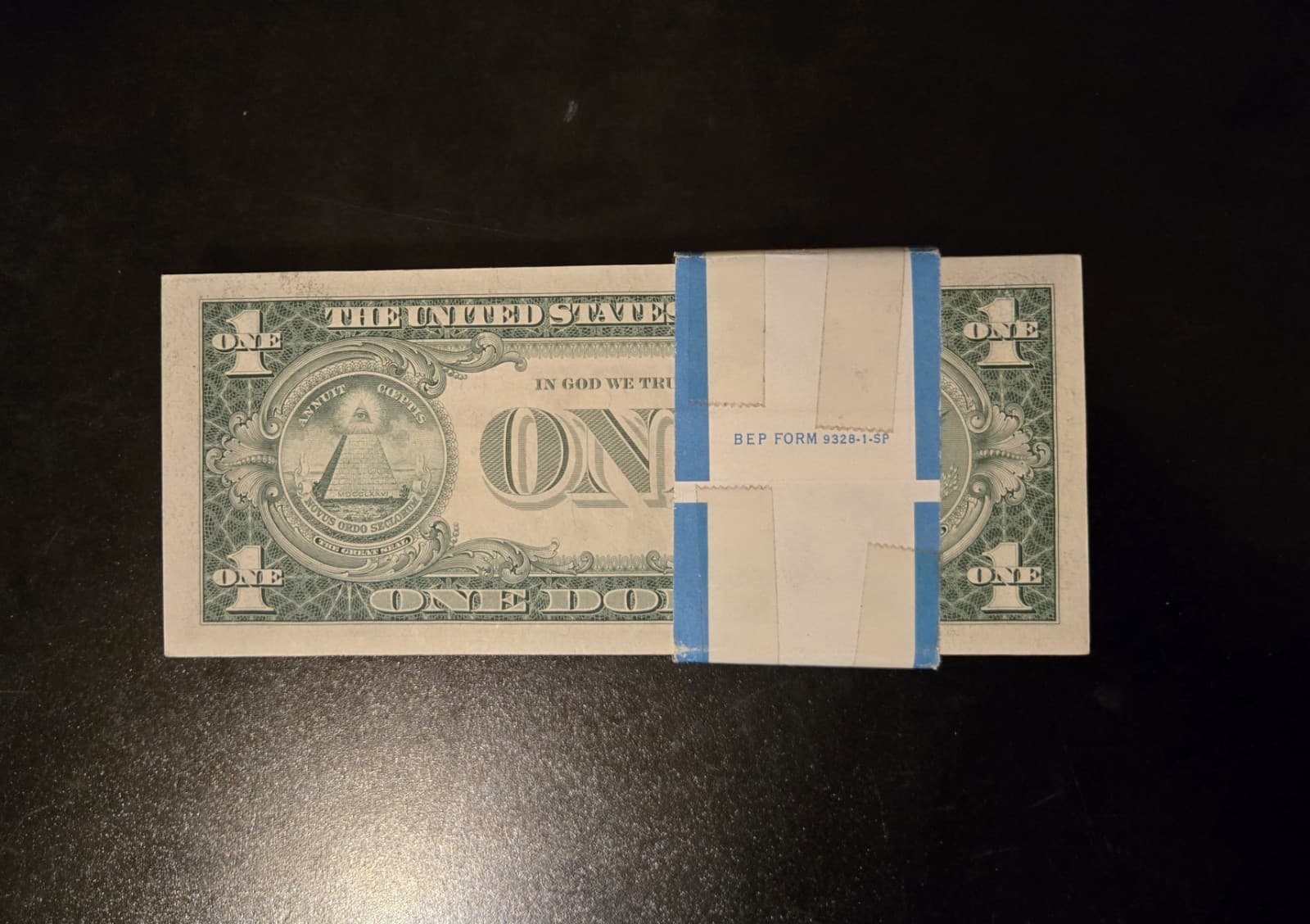 1935-H Pack of  100 Sequential $1 Silver Certificates W Motto view 2